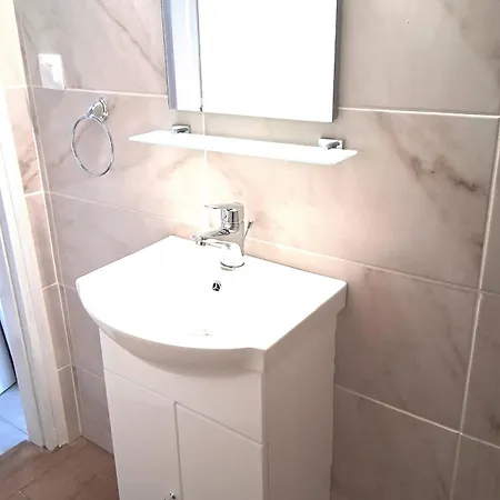 Alexandros And Apartament *