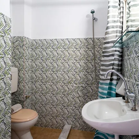 Alexandros And アパート ロダ